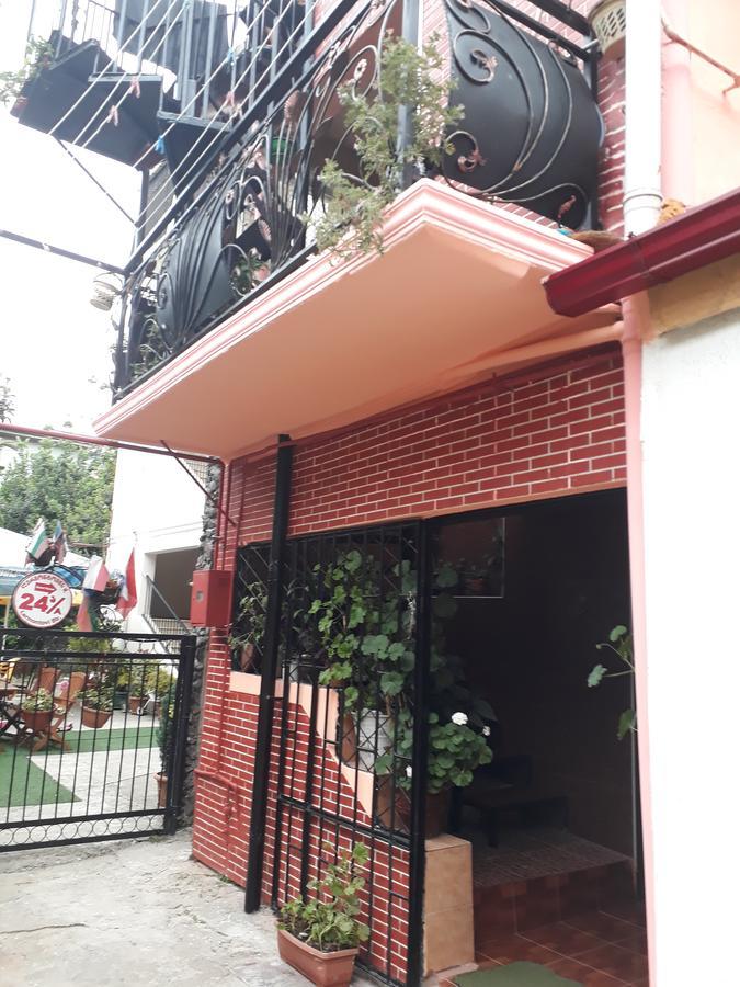 Guest House Nino Batumi Kültér fotó